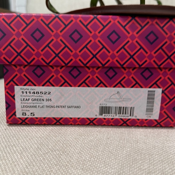 *Brand New* with box and storage bag Tory Burch leaf green Leighanne flat thong - Picture 5 of 6